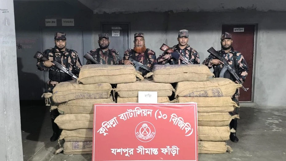 কুমিল্লায় বিজিবির অভিযানে ৭৬ লাখ টাকার অবৈধ ভারতীয় বাজি উদ্ধার